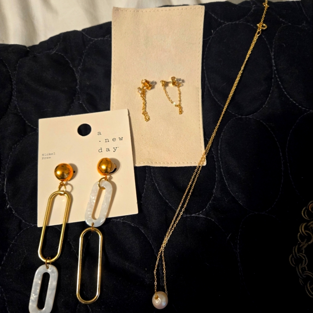 Gold jewelry set